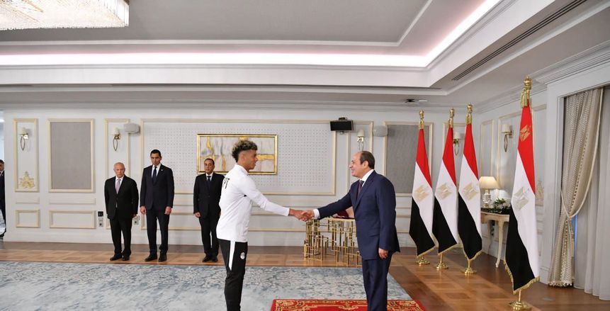إمام عاشور بعد تكريم الرئيس السيسي: وسام أعتز به.. وأعدكم بالمزيد