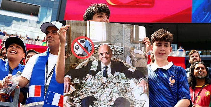 صحيفة بريطانية تكشف كواليس التمرد الدولي على رئيس «فيفا» بقيادة مصر