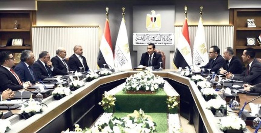 وزير الشباب والرياضة يشهد توقيع مذكرة دمج نادي منتخب السويس مع بتروجت
