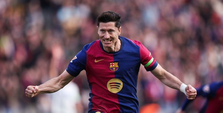 ليفاندوفسكي: لم أتخيل اللعب في أوروبا بقميص غير برشلونة