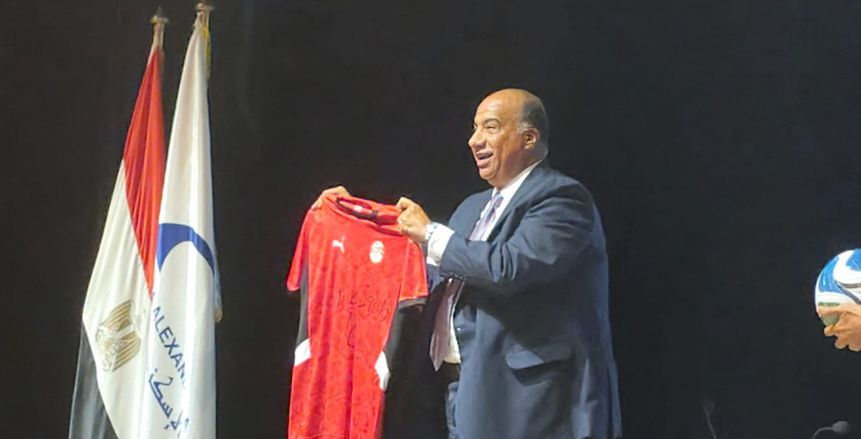 محمد مصيلحي يكشف لأول مرة عن هدية خاصة من محمد صلاح