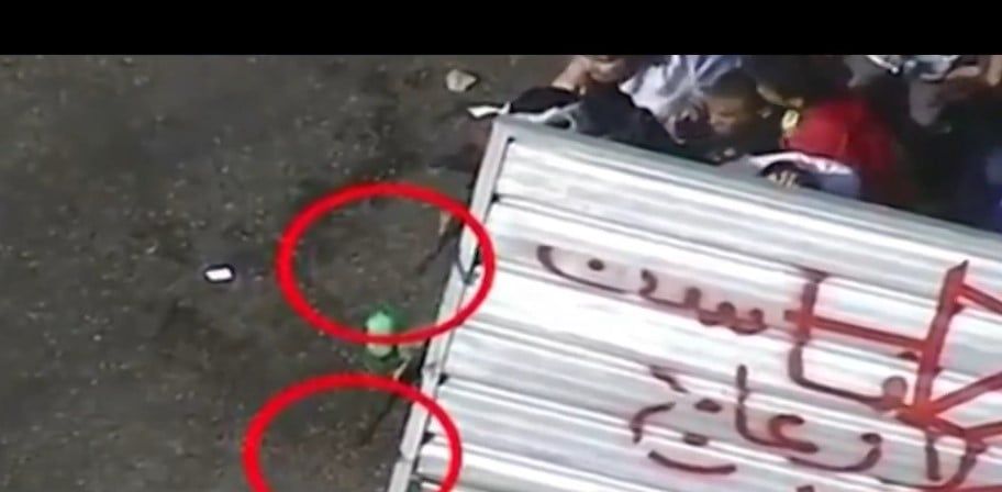 الأسلحة النارية في أيدي عناصر الإخوان الإرهابية الأسلحة النارية في أيدي عناصر الإخوان الإرهابية
