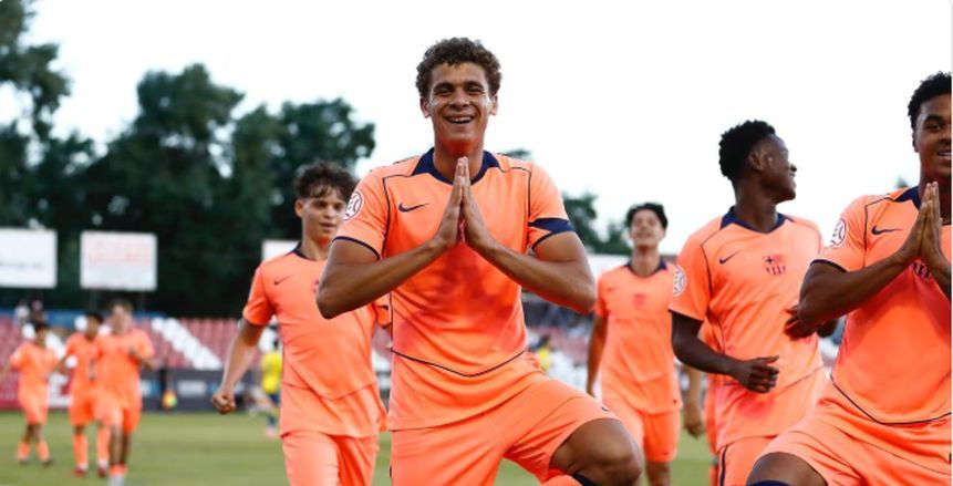 صحفي إسباني عن حمزة عبدالكريم بعد تسجيله هدفا لبرشلونة: لاعب قوي جدا