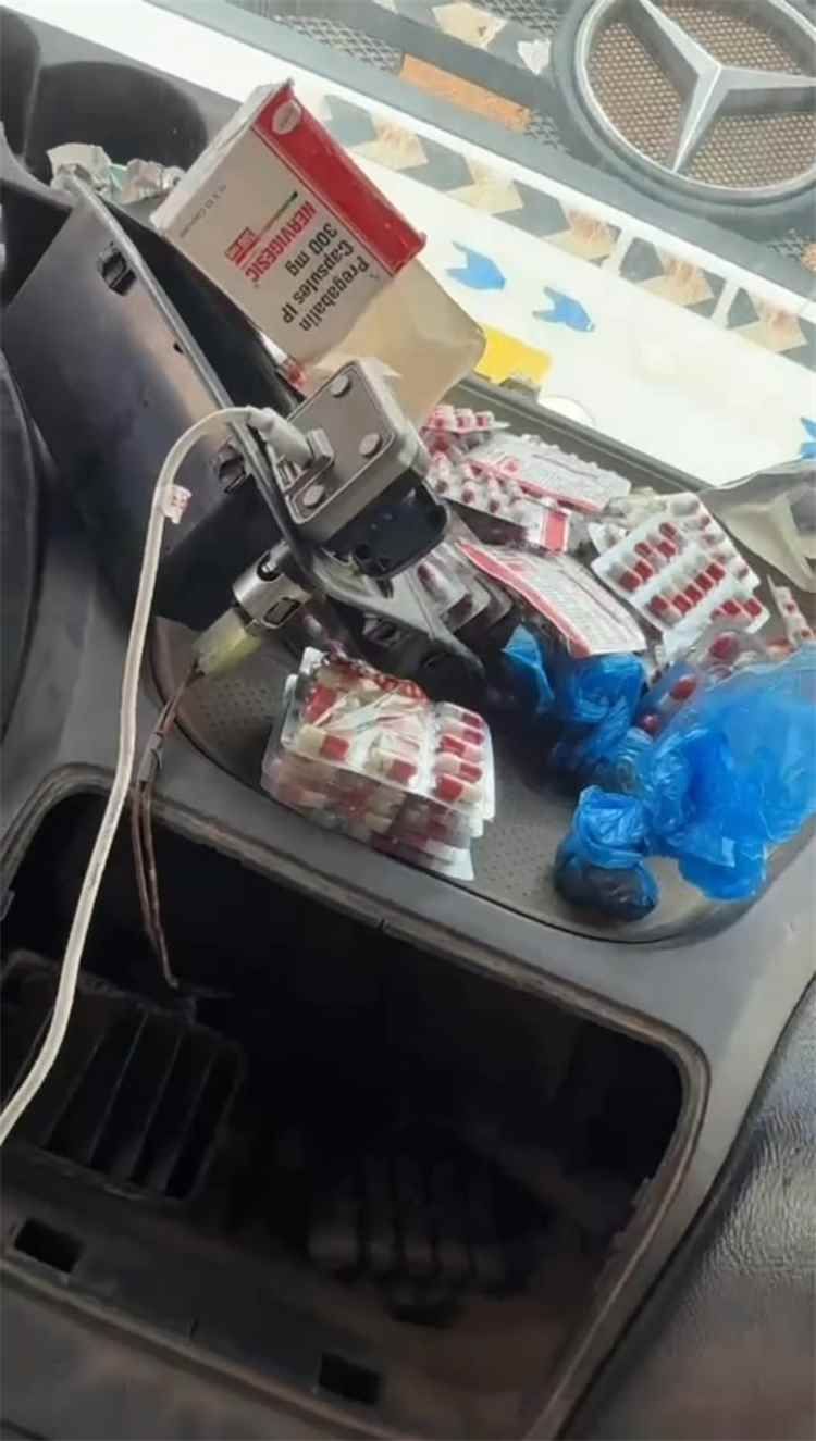 5de5b3b2e7.jpg