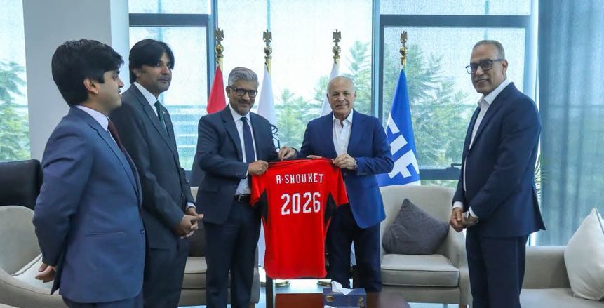 أبو ريدة يناقش مع السفير الباكستاني توسيع مجالات الشراكة في كرة القدم