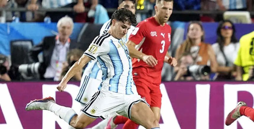 الاتحاد الإسباني يفتح تحقيقًا مع برشلونة في قضية جوليان ألفاريز