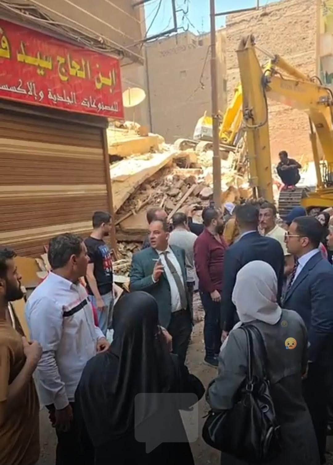 النيابة الإدارية تحقق فى أنهيار عقار زفتى (2) النيابة الإدارية تحقق فى أنهيار عقار زفتى (2)