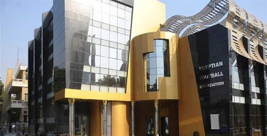 اتحاد الكرة ينفي طلب مهلة من وزارة الرياضة لتوفيق أوضاع 22 ناديا
