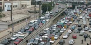النشرة المرورية.. كثافات متوسطة للسيارات بمحاور القاهرة والجيزة