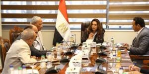 وزيرة التنمية المحلية تتابع مع نواب 3 محافظات الملفات الخدمية واحتياجات المواطنين