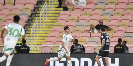 دوري روشن السعودي|أهلي جدة ينجو من فخ ضمك.. والنصر يلحق بالاتفاق الهزيمة الأولى.. وتعادل سلبي بين الخليج والفيحاء