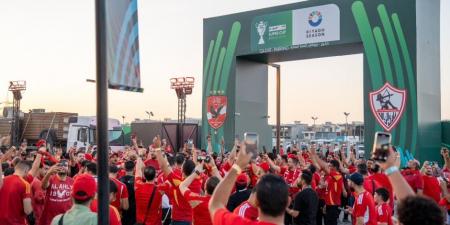 أجواء حماسية ولا أروع.. جماهير الأهلى والزمالك تتوافد على ملعب المملكة أرينا لحضور السوبر الأفريقي (صور)