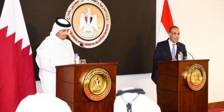 وزير الخارجية المصري ونظيره القطري يؤكدان أهمية احتواء التوتر لمنع اتساع الصراع في المنطقة