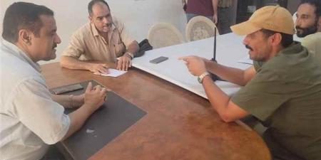 عدن : مدير عام البريقة يستعرض مع "الأشغال" خطط تطوير العمل ومعالجة الصعوبات الميدانية