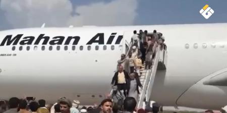الطائرة الإيرانية المقلة للوفد اليمني تهبط في الحديدة إثر الهجوم على مطار صنعاء