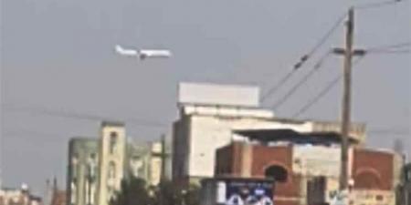 عاجل: هبوط طائرة إيرانية في مطار الحديدة بعد منعها من الوصول إلى صنعاء