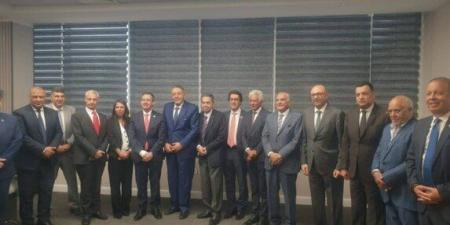 رئيس الغرفة التجارية بالاسماعيلية يستعرض مع وفد الغرفة التجارية الصناعية العربية البرتغالية تعزيز التعاون المشترك