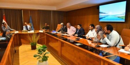 محافظ أسيوط يستعرض موقف مشروعات «حياة كريمة»