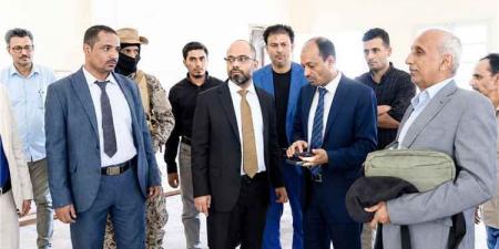 وزير الاتصالات باصرة يطلع على أوضاع هيئة البريد والتوفير البريدي بعدن