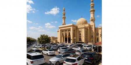 شرطة أبوظبي تحذر السائقين من الوقوف العشوائي للمركبات أمام المساجد وفي الطرق الرئيسية