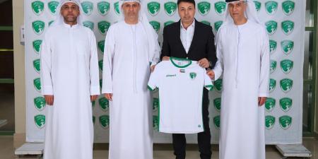 نادي الإمارات يتعاقد مع الأردني جمال محمود لقيادة الفريق في دوري الدرجة الأولى