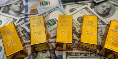 الذهب يتراجع 2% مسجلاً أدنى مستوى له في أكثر من أسبوعين