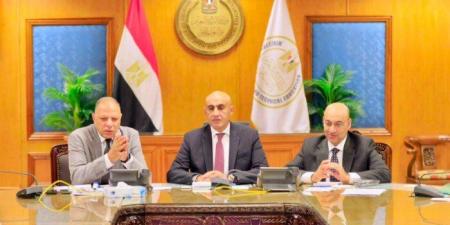 وزير التعليم يتابع انتظام آخر أيام امتحانات الثانوية العامة 2026 من غرفة العمليات المركزية
