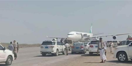 قيادي حوثي يكشف تفاصيلا جديدة بشأن هبوط الطائرة الايرانية في مطار الحديدة