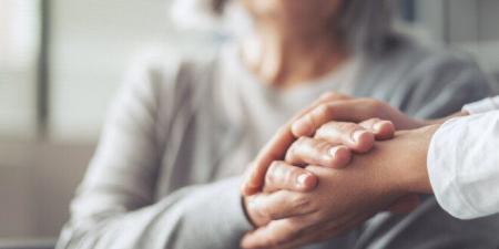 للمرة الأولى.. أمريكا توافق على علاج منزلي لمرض ألزهايمر في مراحله المبكرة