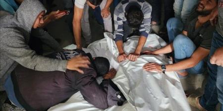 استشهاد 8 فلسطينيين في غارة إسرائيلية استهدفت مشيعي جنازة بمخيم النصيرات