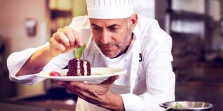 بالشركات الغذائية.. مطلوب شيفات وحلوانية برواتب 9700 جنيه
