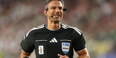 فيفا يكشف طاقم حكام نهائي كأس العالم