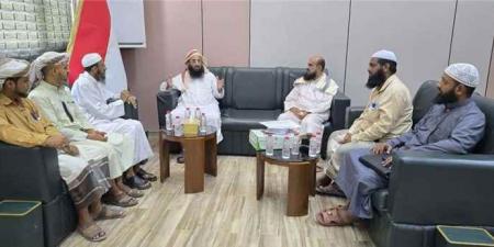 وزير الأوقاف يلتقي "الحكمة اليمانية" ويوجه بمضاعفة الجهود لإغاثة المحتاجين