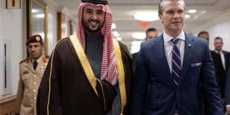كواليس المشهد اليمني.. تسريبات دولية حول خيارات الحسم وخطوط الإمداد الخارجية للحوثيين