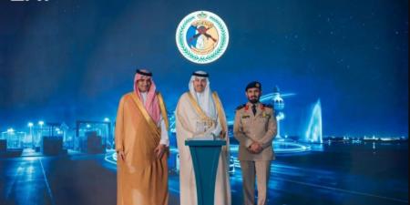 وزير النقل يكرّم حرس الحدود خلال تدشين أكبر منطقة تفويج للشاحنات في العالم