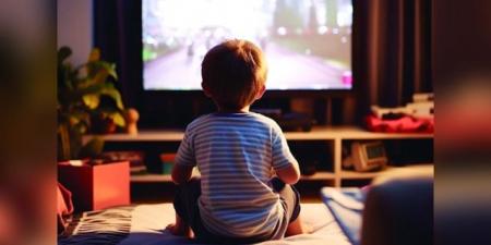 طفل يتعرض لصاعقة كهربائية وهو يلعب ألعاب فيديو في منزله