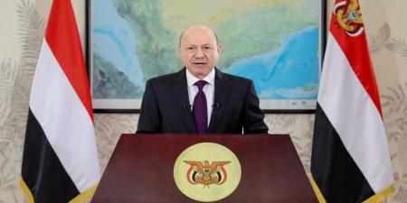 العليمي يعلن استئناف تصدير النفط في اليمن اعتبارًا من اليوم