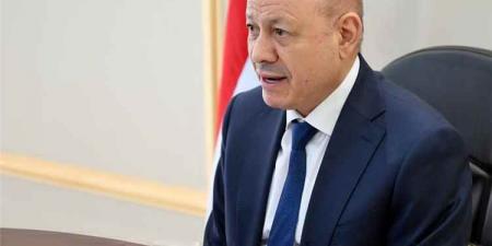 الرئيس العليمي: قبائل اليمن تاريخيًا روحًا متقدة للجمهورية وتعرضت لحملات حوثية ممنهجة من التصفية والإهانة