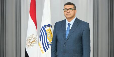 متغسلش من 300 سنة.. المحافظ يعلق على نظافة حوض بمستشفى قنا العام.. فيديو