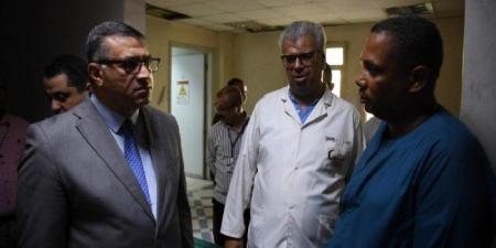 بعد جولة مفاجئة.. محافظ قنا يكلف مديرًا جديدًا لمستشفى قنا العام