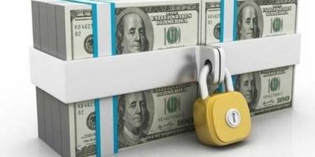 انخفاض سعر الدولار مع ترقب اتفاق أميركي إيراني واستقرار حذر في أسعار النفط