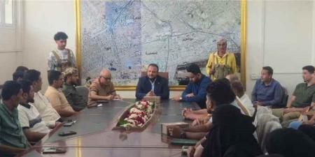 اليزيدي يوجه بتعزيز روح العمل الواحد والانضباط الوظيفي وتحسين الإيرادات