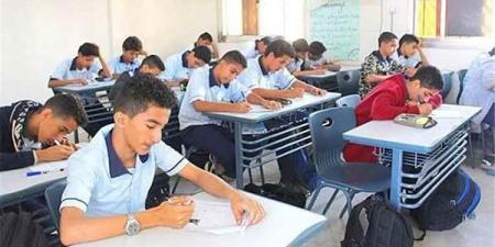 مليون ريال للطالب الواحد".. كارثة تعليمية تضرب عدن وآباء يصرخون: "وين نروح؟