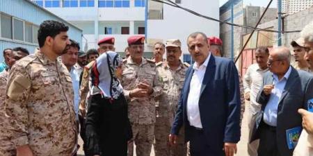 نائب رئيس الأركان يتفقد فرع المؤسسة الاقتصادية بعدن