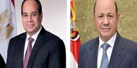 رئيس مجلس القيادة يهنئ الرئيس السيسي بذكرى ثورة 23 يوليو