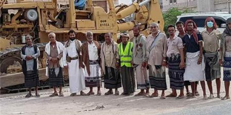 مدير عام ميفعة يدشن أعمال توسعة وتأهيل الخط الدولي بمدينة عزان