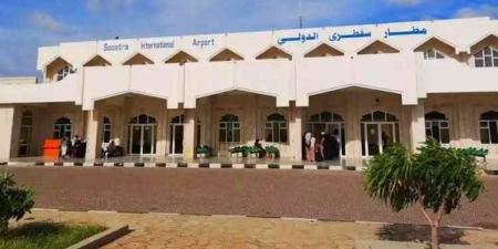 وزير النقل يوجه بتشكيل لجنة للنزول إلى مطار سقطرى والوقوف على مطالب الموظفين