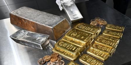 الذهب والفضة يرتفعان عالميا بنحو 2% و3%