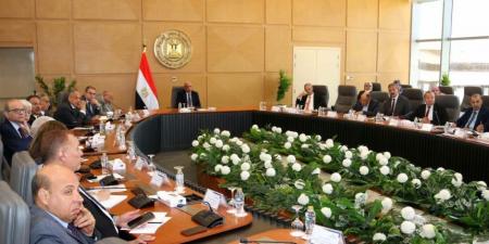 وزير الكهرباء والطاقة المتجددة يتابع مجريات تنفيذ خطة العمل لرفع كفاءة استخدام الطاقة