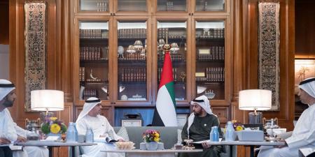 حمدان بن زايد يستقبل وفداً من قطارات الاتحاد.. ويوجه بإطلاق محطتي مدينة زايد وليوا للركاب في 30 نوفمبر